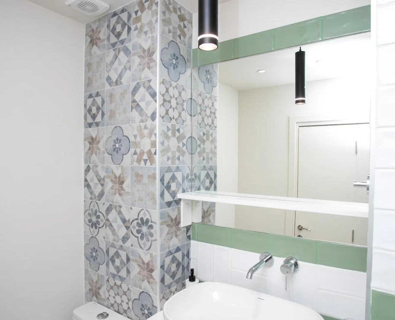 Palmove Luxurious Beachfront Apt Larnaca