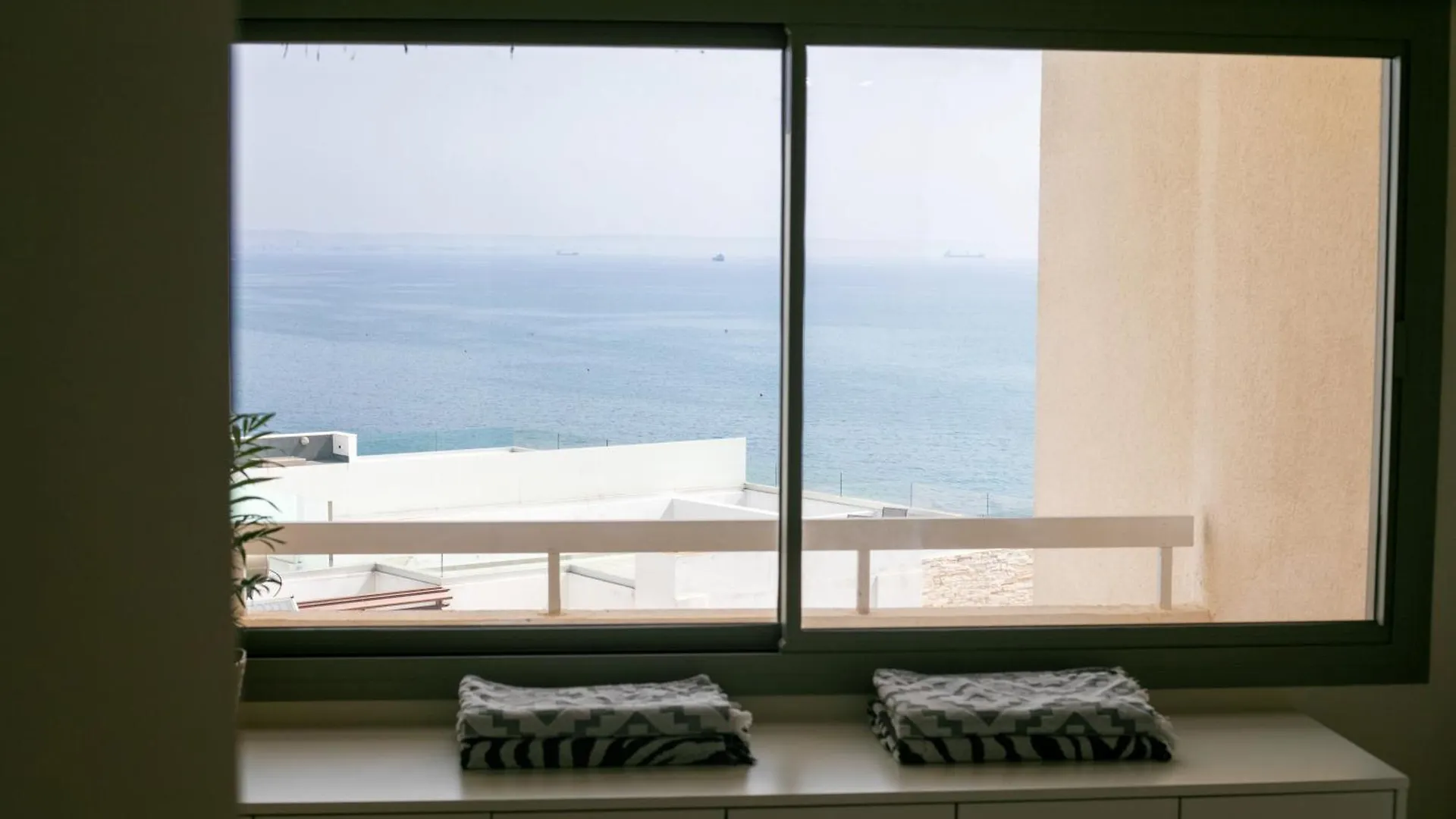 Palmove Luxurious Beachfront Apt Larnaca 0*,