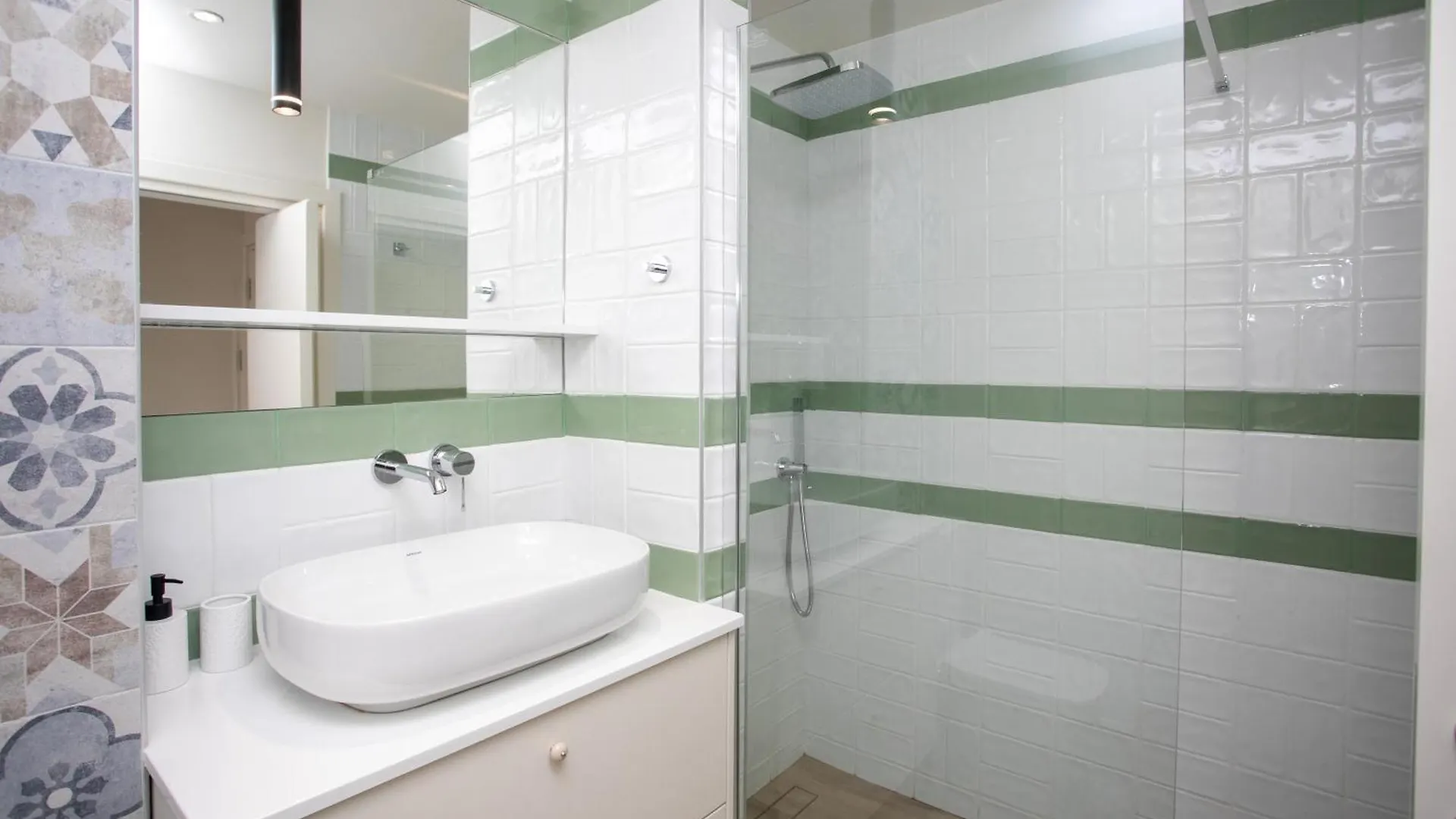 Palmove Luxurious Beachfront Apt Larnaca Chypre