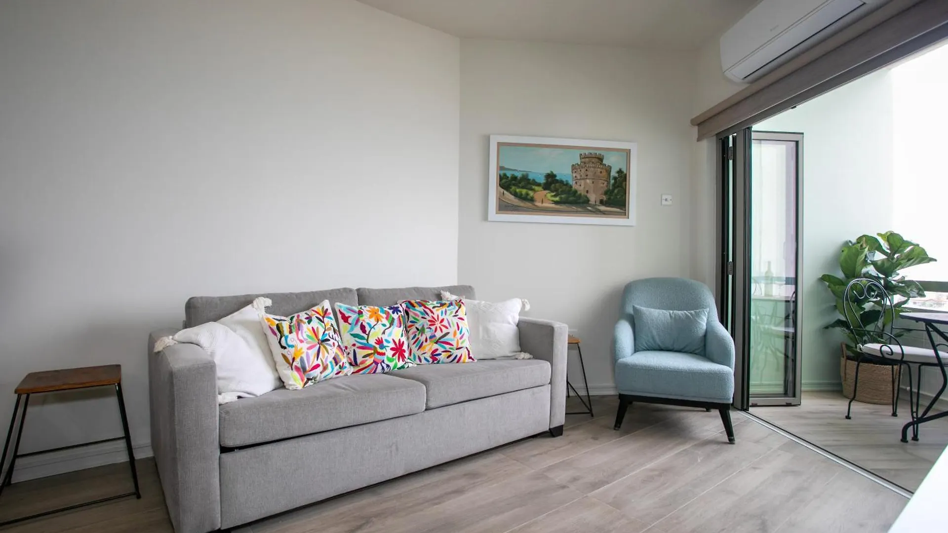 Palmove Luxurious Beachfront Apt Larnaca Appartement