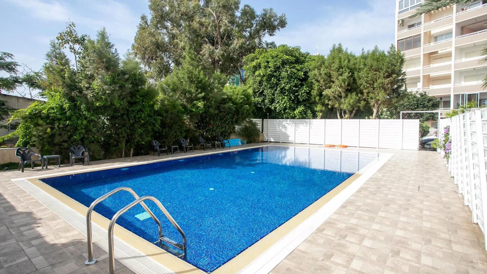 Palmove Luxurious Beachfront Apt Larnaca