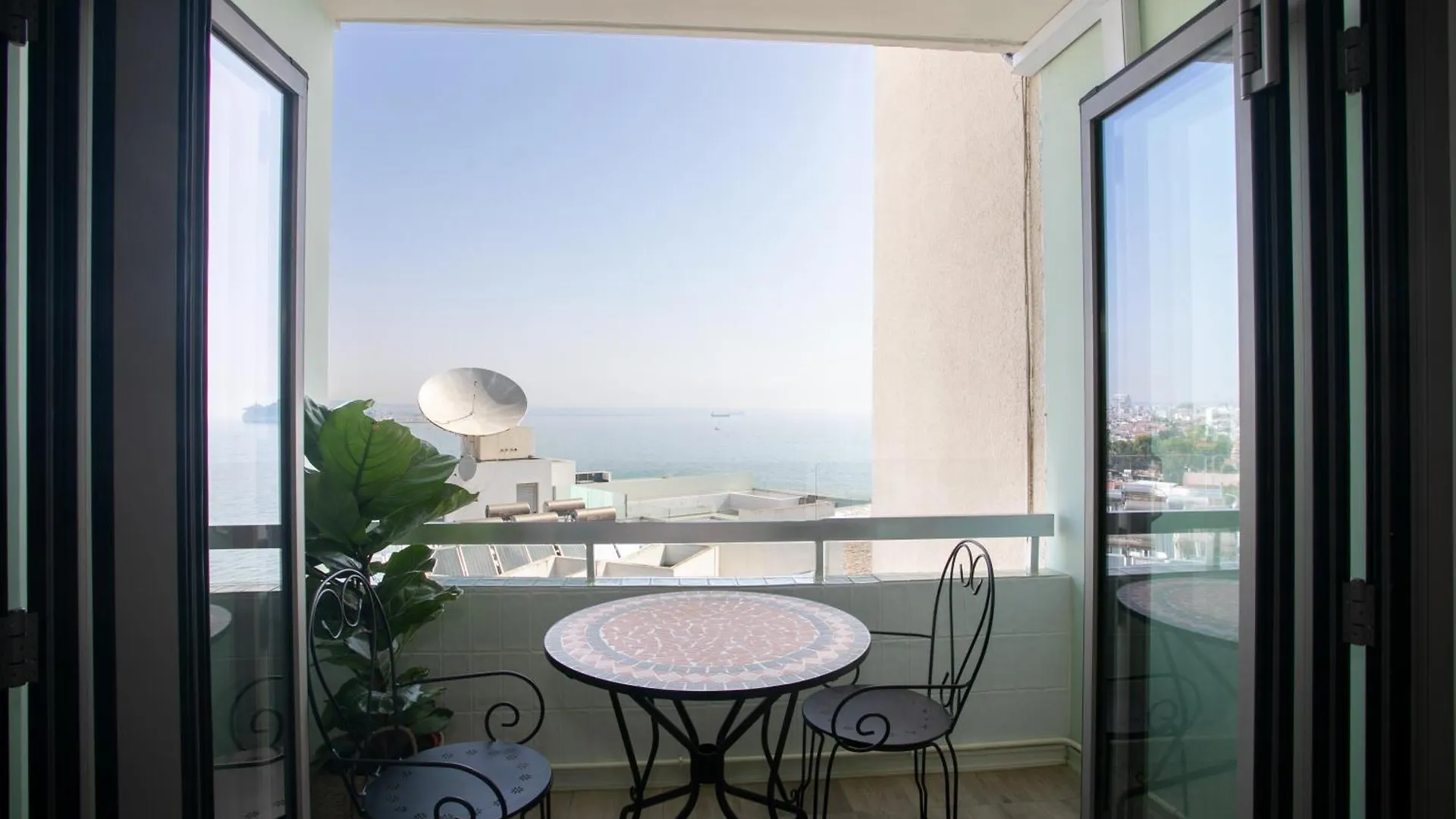 Palmove Luxurious Beachfront Apt Larnaca Appartement